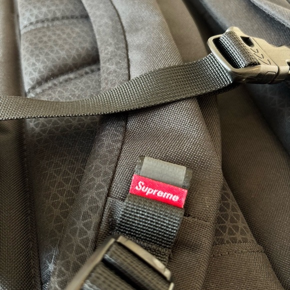 Supreme x North Face Red Borealis Backpack - Picture 3 of 9